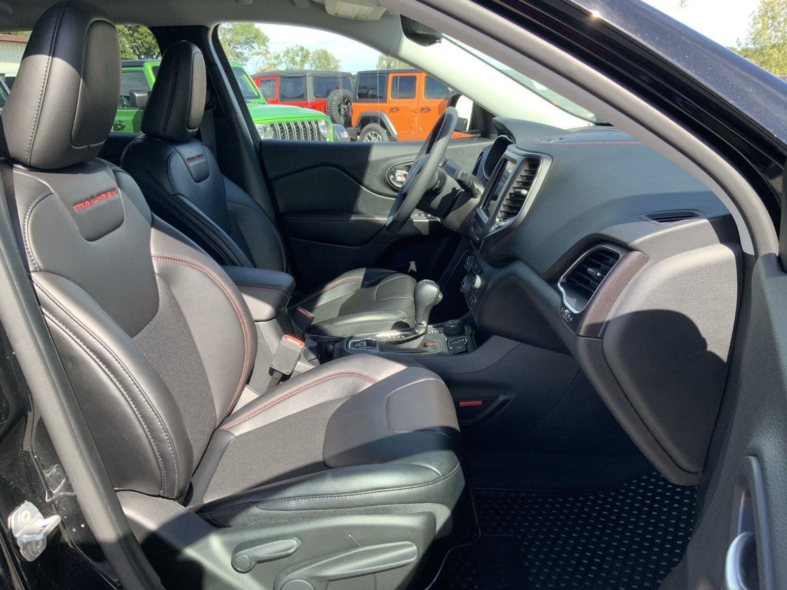 Used 2022 Jeep Cherokee Trailhawk AWD/4WD image 50