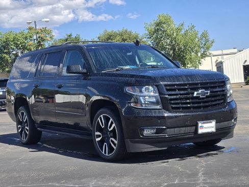 Used 2020 Chevrolet Suburban Premier w/ RST Edition AWD/4WD image 2