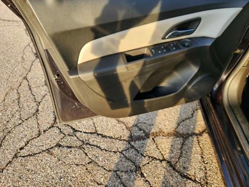 Used 2016 Chevrolet Cruze LS image 10