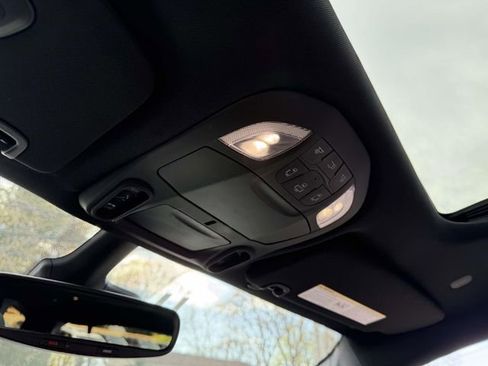Used 2025 Chrysler Pacifica Limited FWD image 29