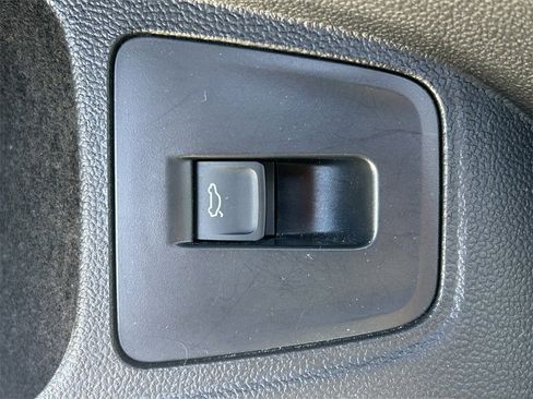 Used 2022 Volkswagen Tiguan SE image 25