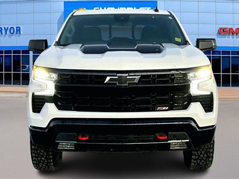 Used 2025 Chevrolet Silverado 1500 LT Trail Boss w/ Convenience Package II image 2