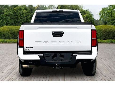 Used 2025 Toyota Tacoma TRD Off-Road AWD/4WD image 4