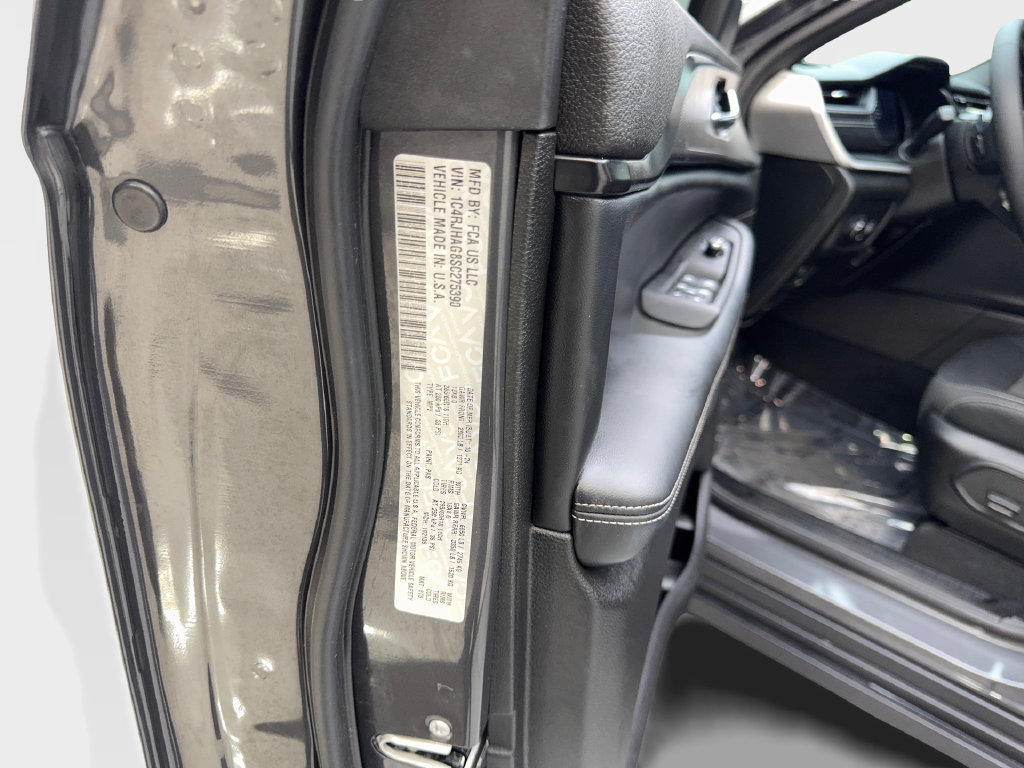 Used 2025 Jeep Grand Cherokee Laredo X AWD/4WD image 85