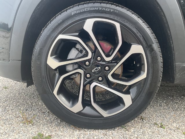 Certified 2025 Chevrolet Trax RS w/ Sunroof Package FWD image 33