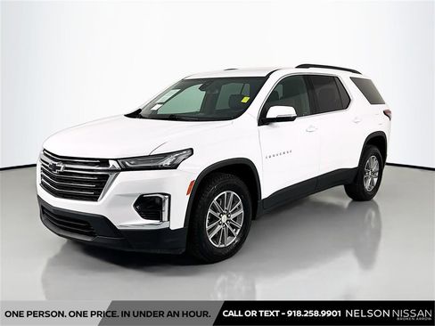 Used 2022 Chevrolet Traverse LT image 1