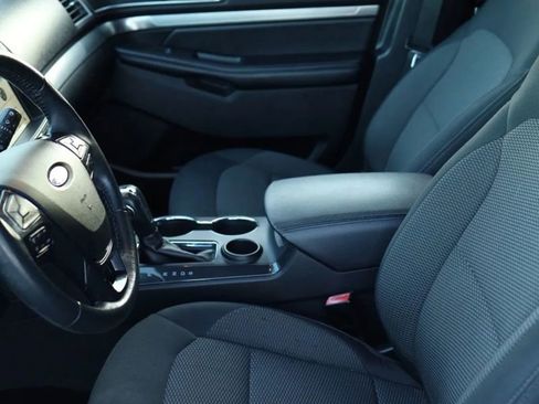 Used 2018 Ford Explorer XLT w/ Equipment Group 201A FWD image 19