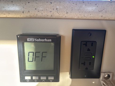 Used 2022 Mercedes-Benz Sprinter 144 Cargo image 39