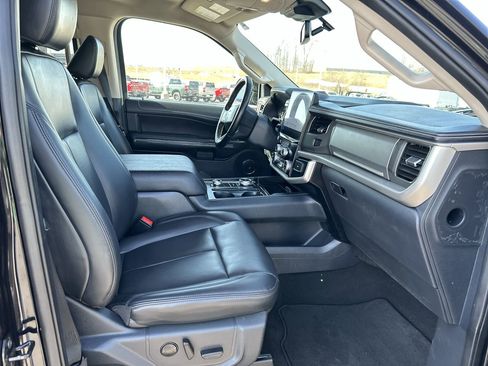 Used 2024 Ford Expedition Max XLT image 13