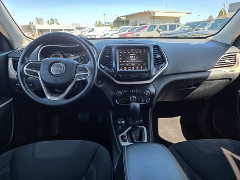 Used 2017 Jeep Cherokee Latitude w/ Comfort/Convenience Group image 5