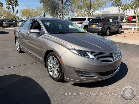 Used 2016 Lincoln MKZ image 2