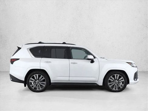 Used 2025 Lexus LX 700h Luxury AWD/4WD image 8