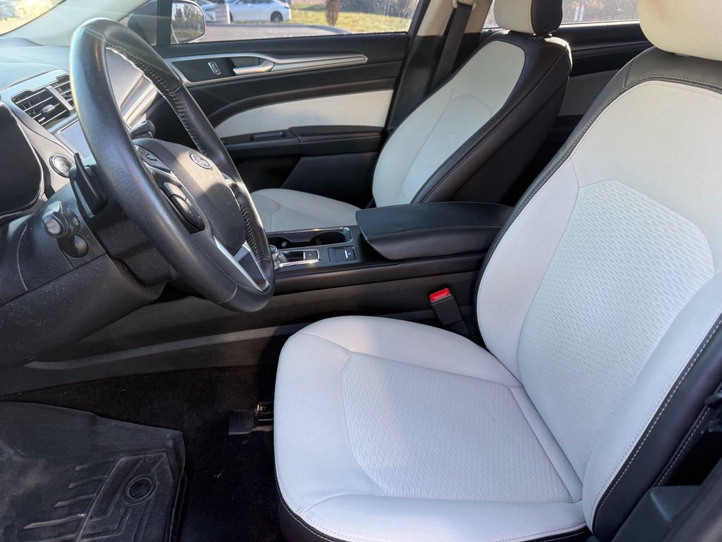 Used 2019 Ford Fusion SE w/ Equipment Group 151A FWD image 24