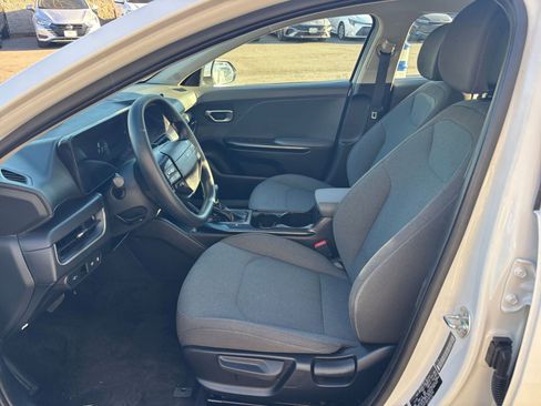 Used 2025 Kia K4 LXS image 27