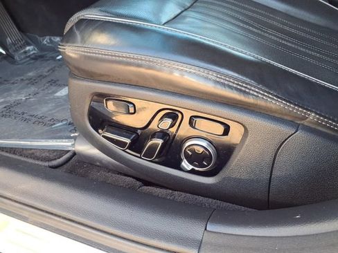 Used 2018 Genesis G90 5.0 Ultimate RWD image 19