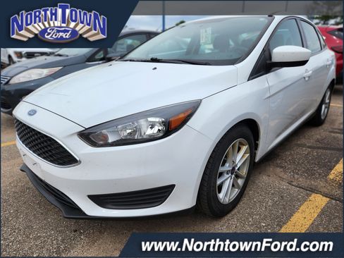 Used 2018 Ford Focus SE FWD image 1