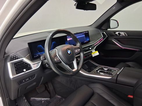 Used 2025 BMW X5 xDrive40i w/ Parking Assistance Package AWD/4WD image 4