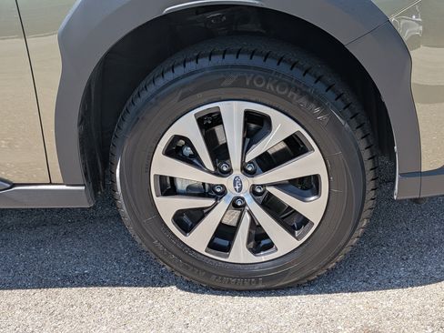 Used 2025 Subaru Outback Premium AWD/4WD image 11