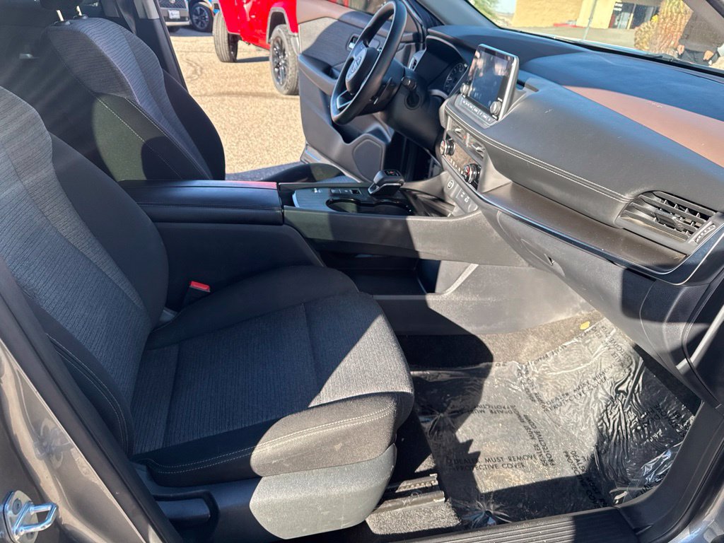Used 2023 Nissan Rogue SV FWD image 15