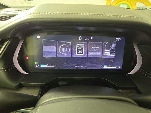 Used 2023 Jeep Grand Cherokee Overland w/ Luxury Tech Group IV AWD/4WD image 18