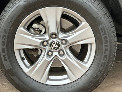 Used 2024 Toyota RAV4 XLE image 33