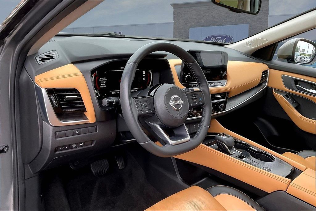 Used 2023 Nissan Rogue Platinum FWD image 17