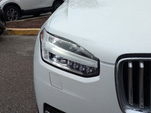 Used 2023 Volvo XC90 B6 Plus image 8