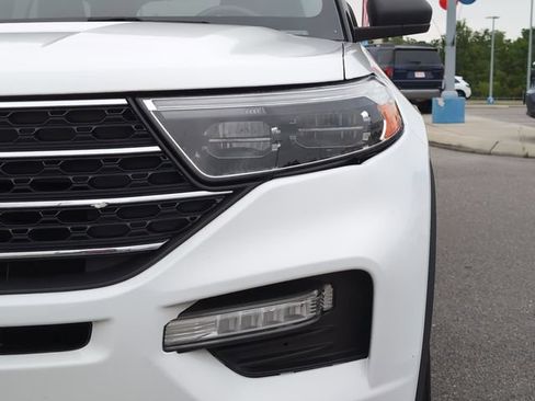 Used 2021 Ford Explorer XLT w/ Equipment Group 202A AWD/4WD image 12