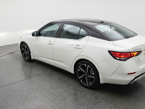 Used 2025 Nissan Sentra SV image 5