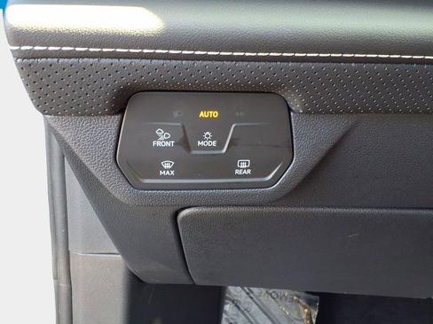 Certified 2025 Volkswagen Atlas SE image 24