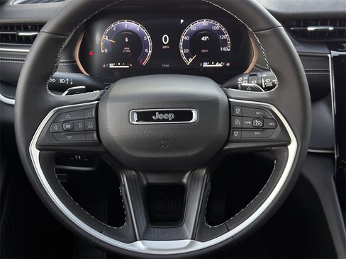 New 2025 Jeep Grand Cherokee L Altitude image 12