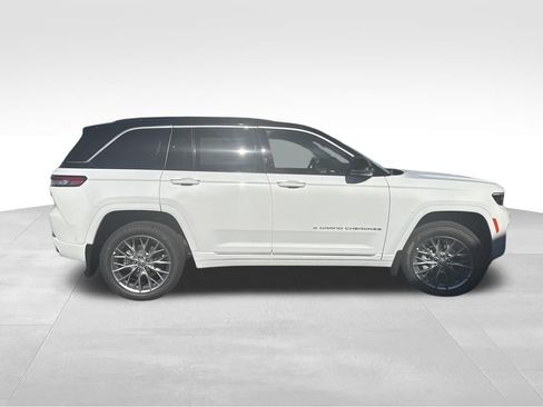 New 2025 Jeep Grand Cherokee Summit w/ Luxury Tech Group V image 9