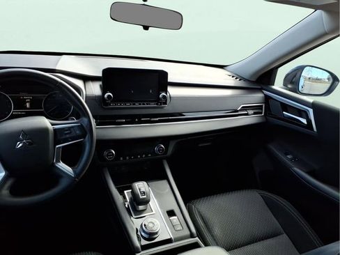 Used 2024 Mitsubishi Outlander ES image 16