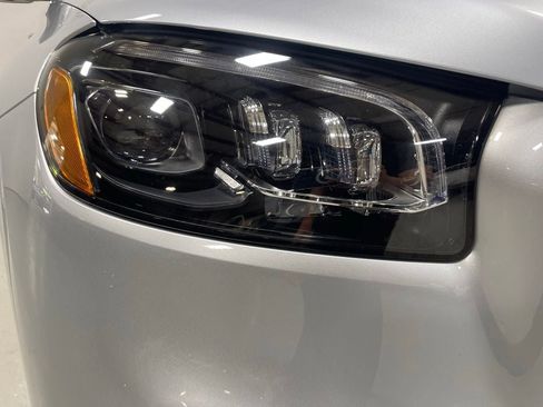 Used 2024 Mercedes-Benz GLS 450 4MATIC image 10