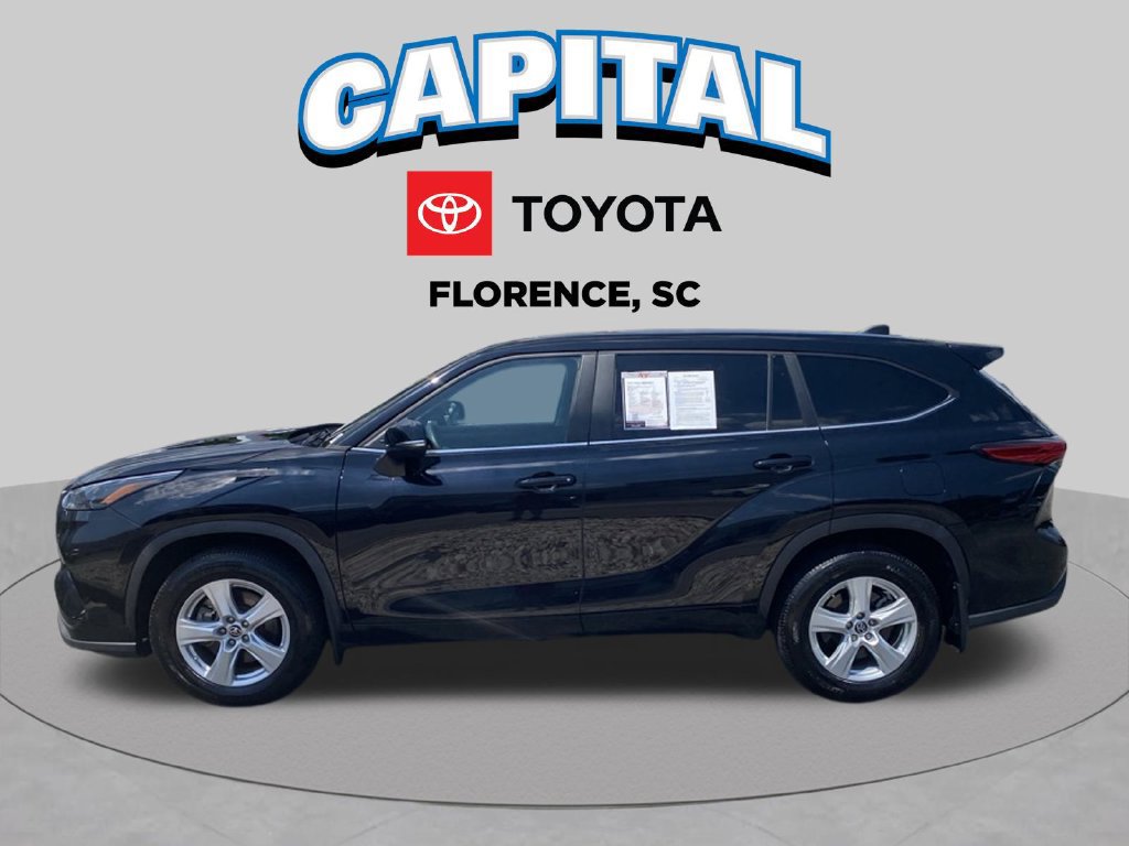 Used 2023 Toyota Highlander L FWD image 3