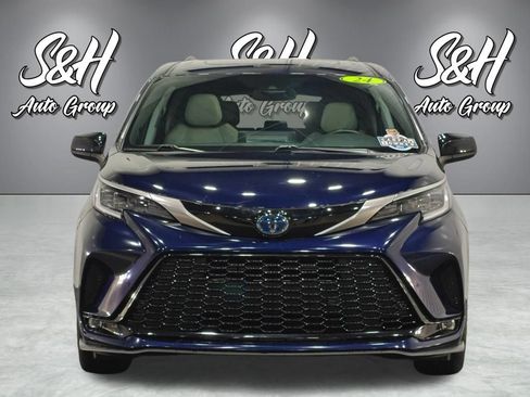 Used 2024 Toyota Sienna XSE w/ XSE Plus Package AWD/4WD image 16