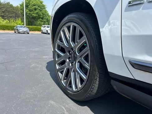 Used 2025 GMC Yukon Denali Ultimate AWD/4WD image 13