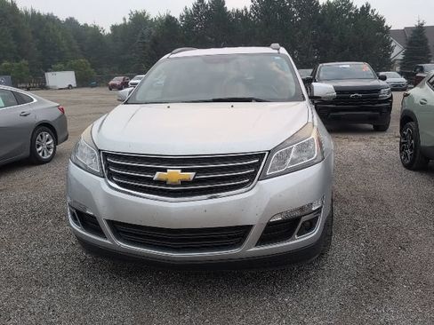 Used 2016 Chevrolet Traverse LT w/ Style and Technology Package FWD image 2