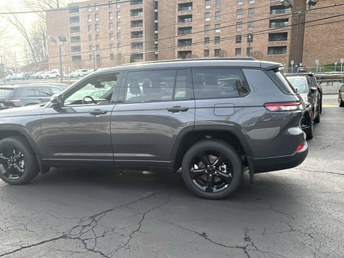 New 2025 Jeep Grand Cherokee L Altitude image 4