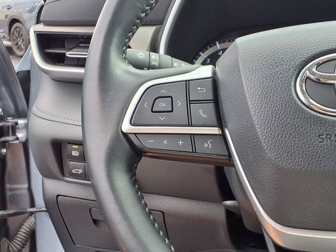 Used 2023 Toyota Highlander XLE FWD image 13