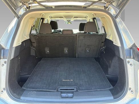 Used 2025 Nissan Rogue SV image 20