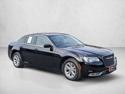 Used 2016 Chrysler 300 Limited image 3