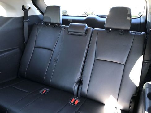 Used 2023 Toyota Highlander XLE AWD/4WD image 12