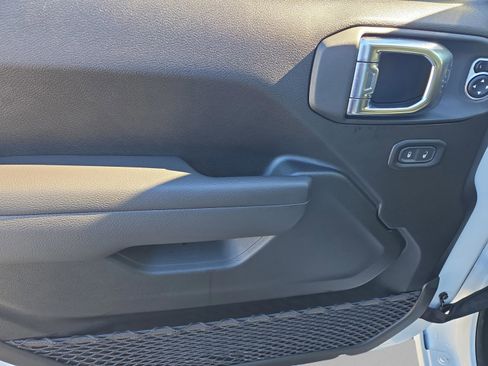 New 2025 Jeep Gladiator Sport image 20