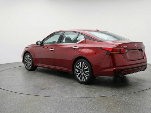 Used 2025 Nissan Altima 2.5 SV FWD image 6