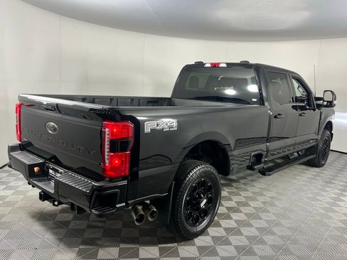 Used 2025 Ford F350 Lariat w/ Black Appearance Package image 5