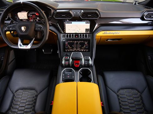 Used 2022 Lamborghini Urus AWD/4WD image 7