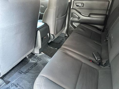 Used 2023 Nissan Frontier SV RWD image 11