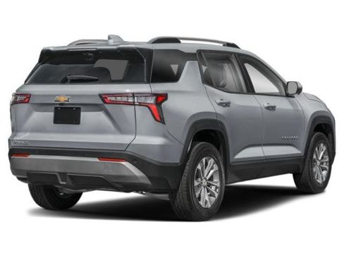 Used 2025 Chevrolet Equinox LT image 2