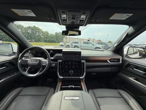 Used 2025 GMC Yukon XL Denali w/ Sun & Power Step Package AWD/4WD image 10